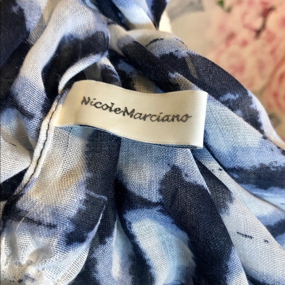 Nicole Marciano Scarf - White & Blue w/Tassels - Picture 2 of 4